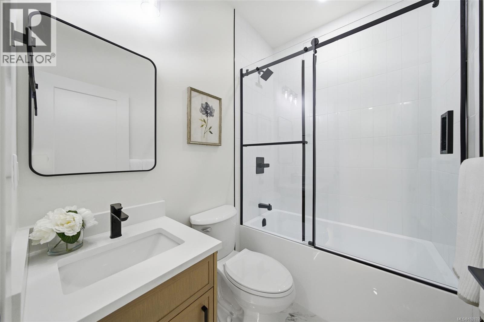 2 621 Broadway Street, Saanich