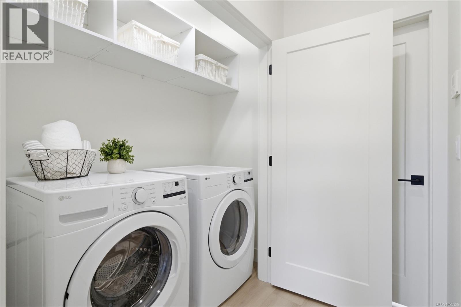 2 621 Broadway Street, Saanich