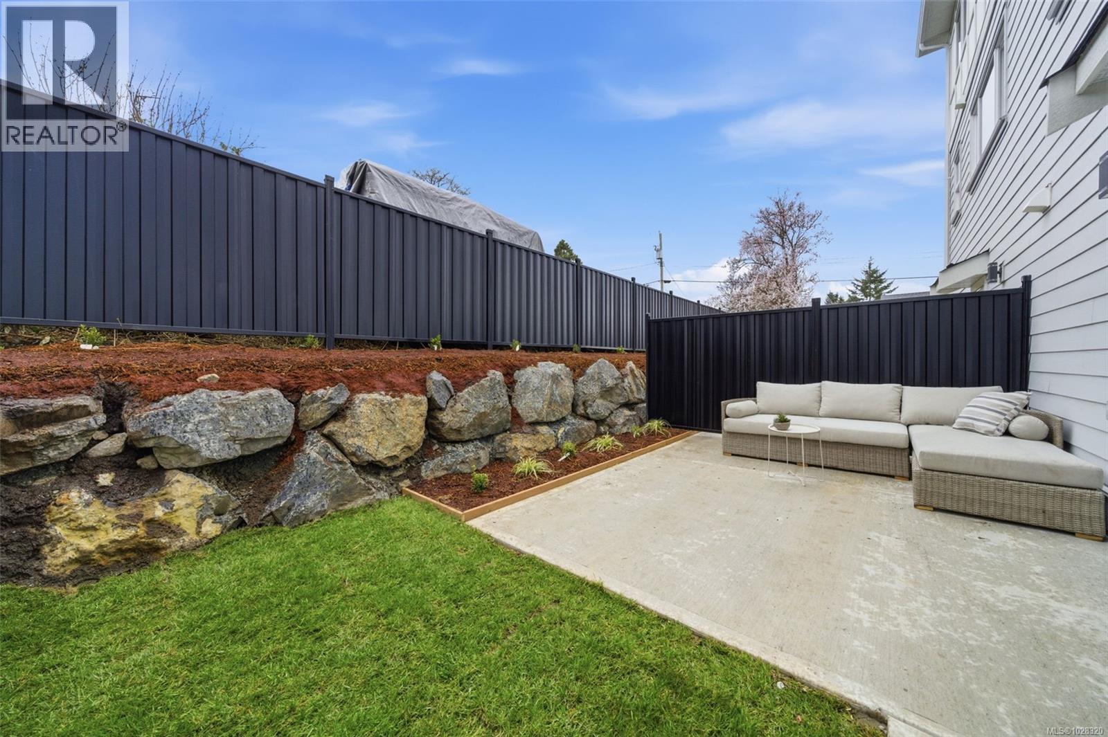 2 621 Broadway Street, Saanich