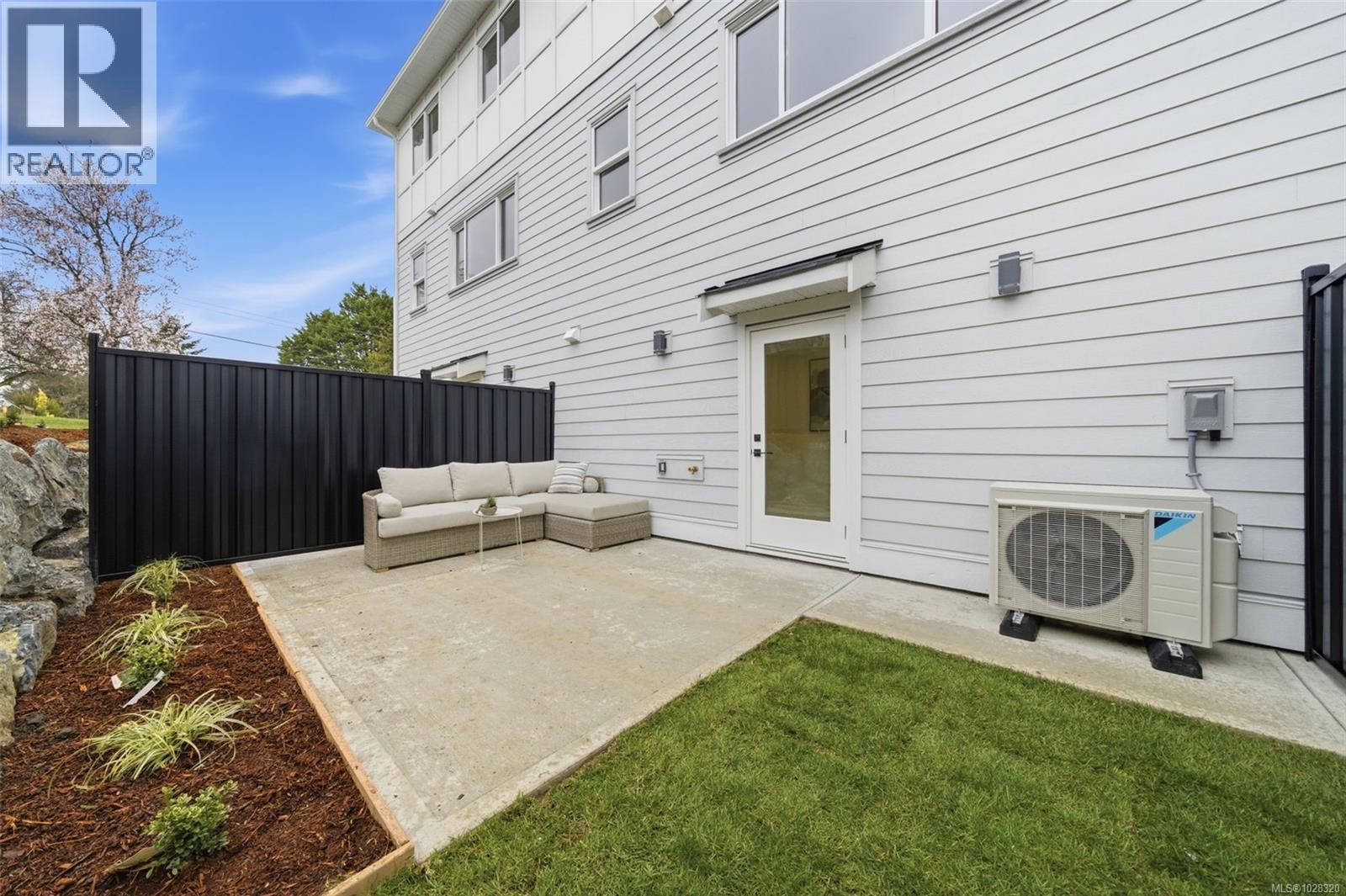 2 621 Broadway Street, Saanich