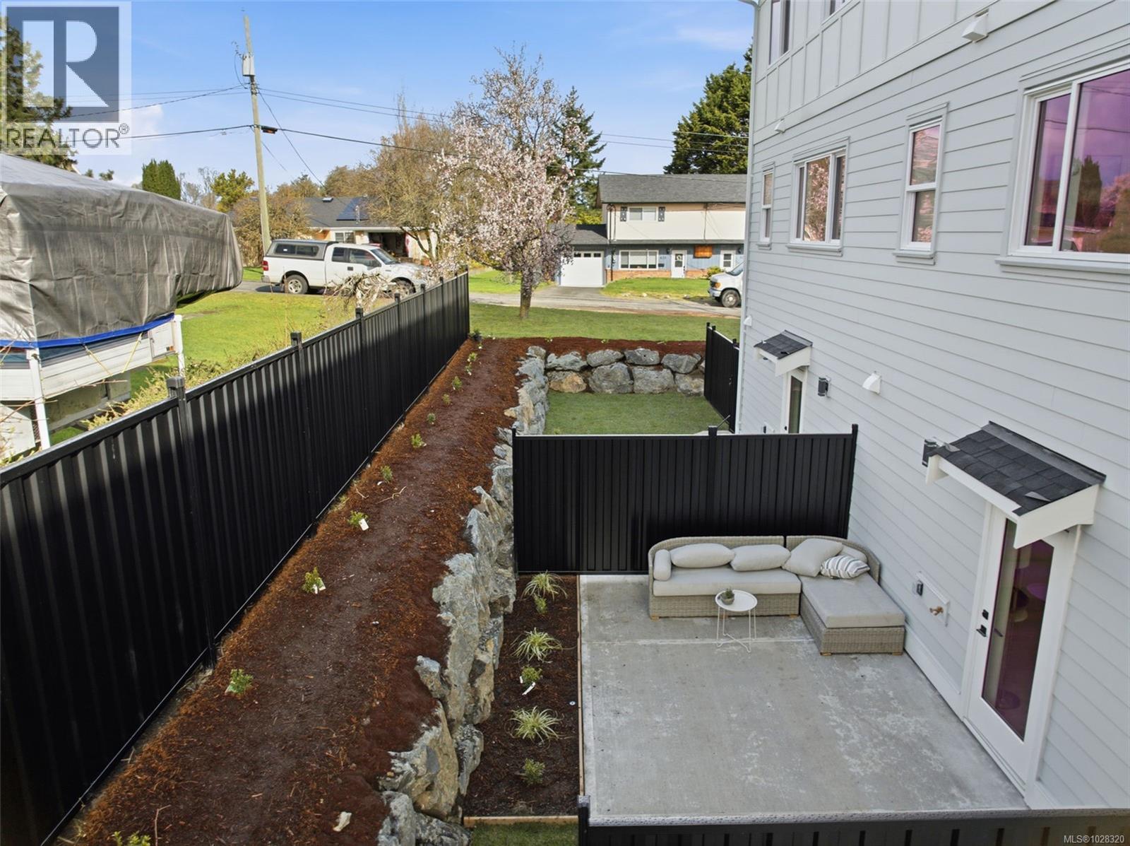 2 621 Broadway Street, Saanich