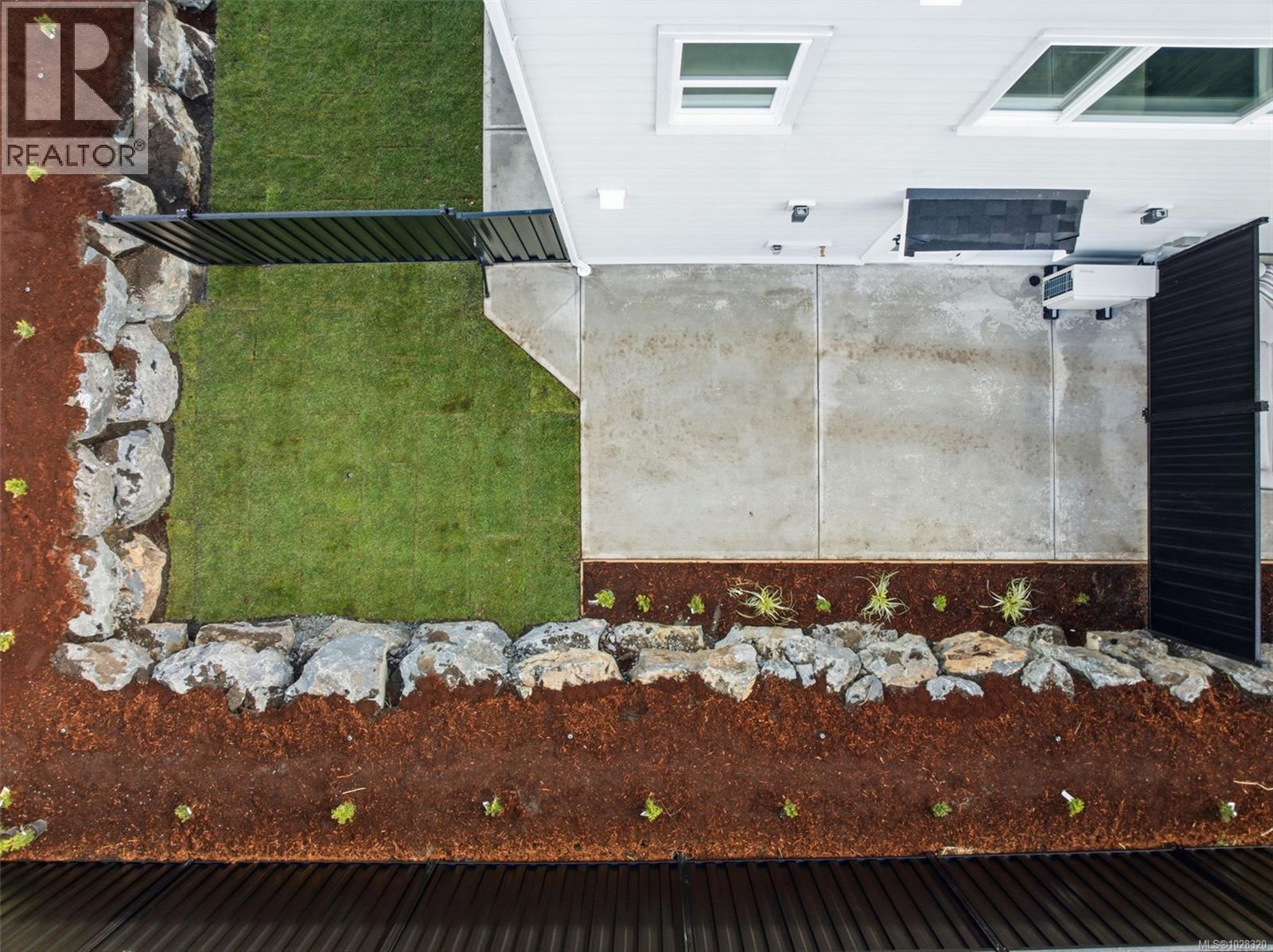 2 621 Broadway Street, Saanich