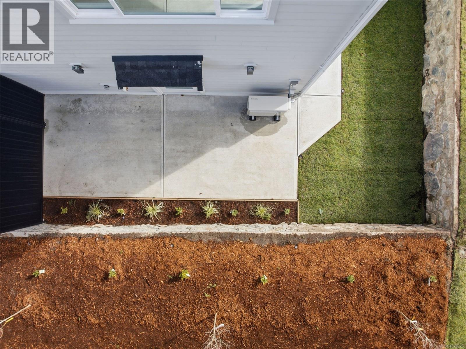 2 621 Broadway Street, Saanich