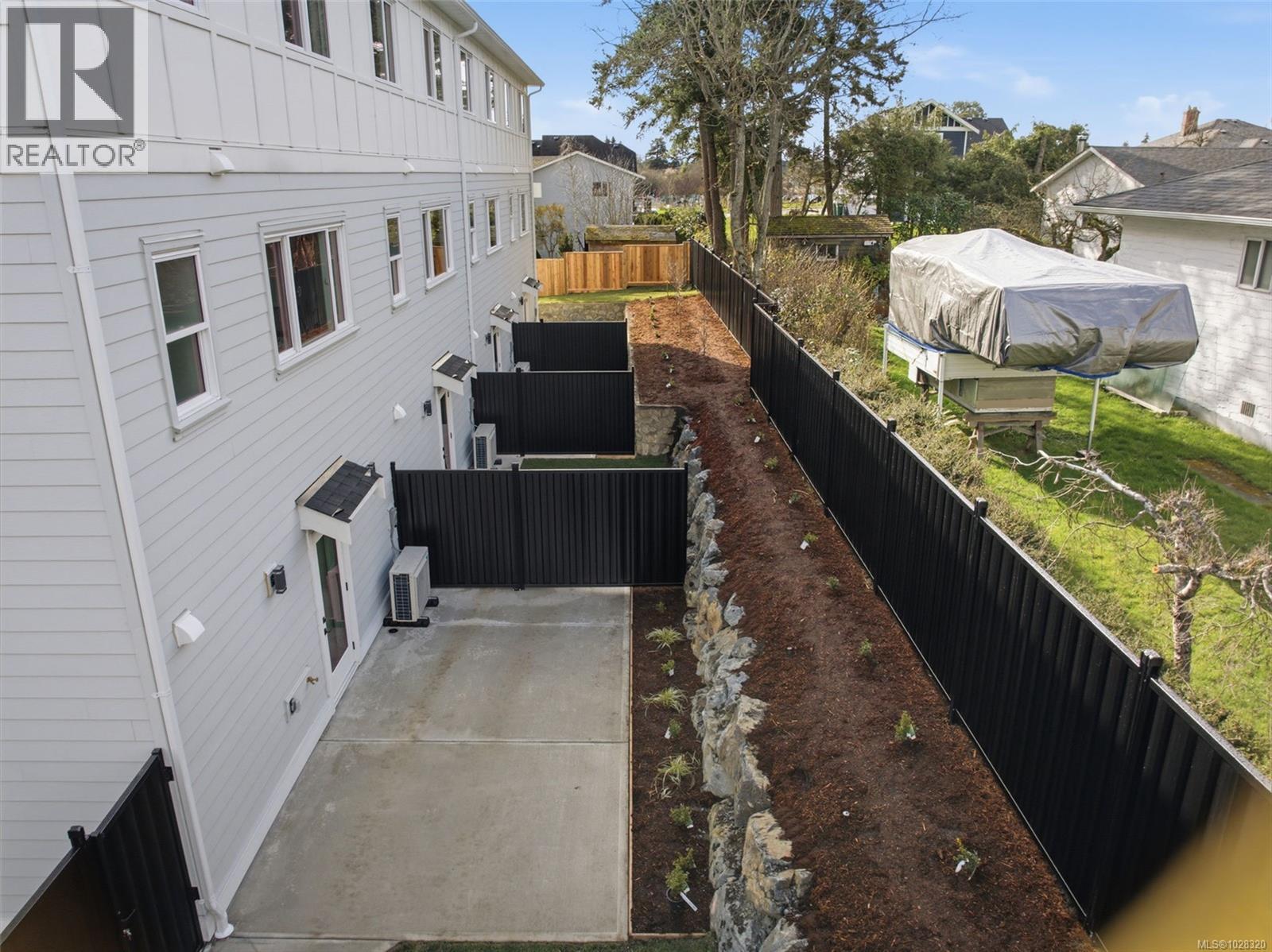 2 621 Broadway Street, Saanich