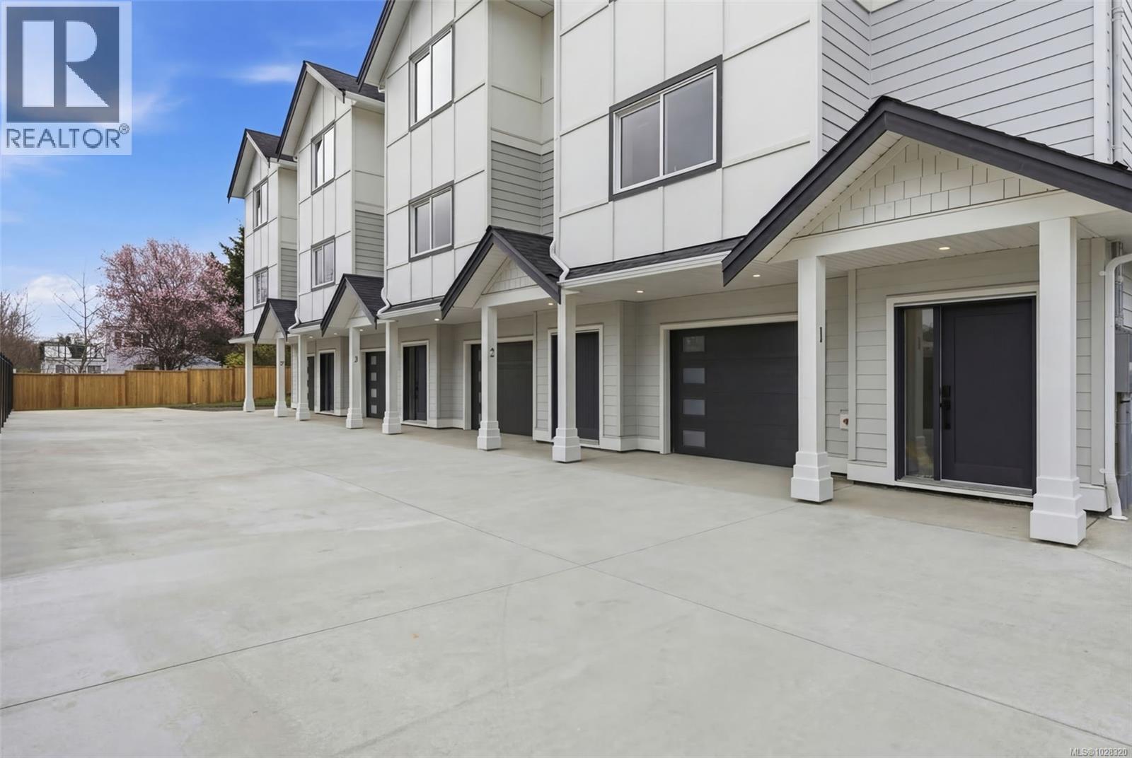 2 621 Broadway Street, Saanich