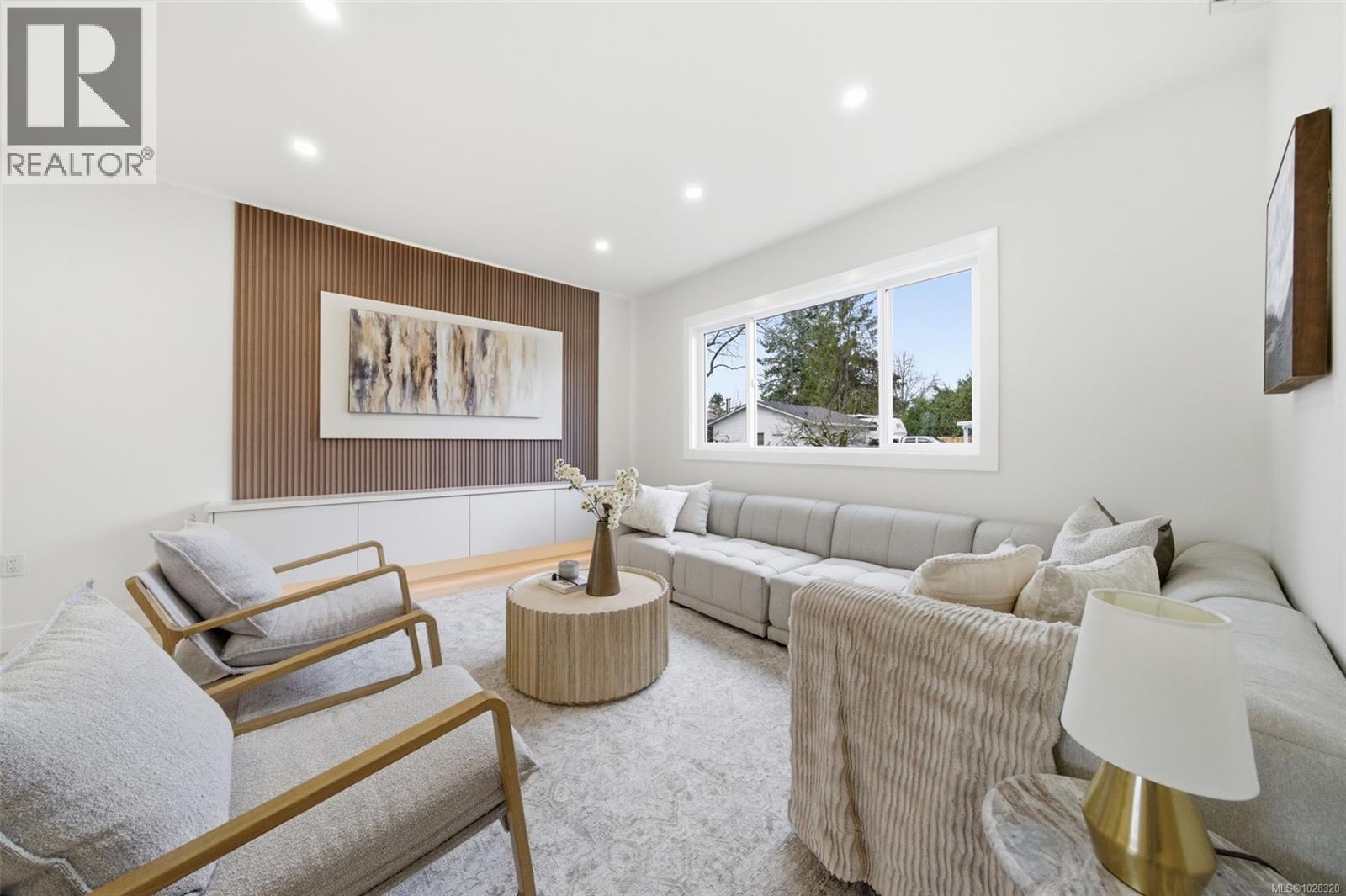 2 621 Broadway Street, Saanich