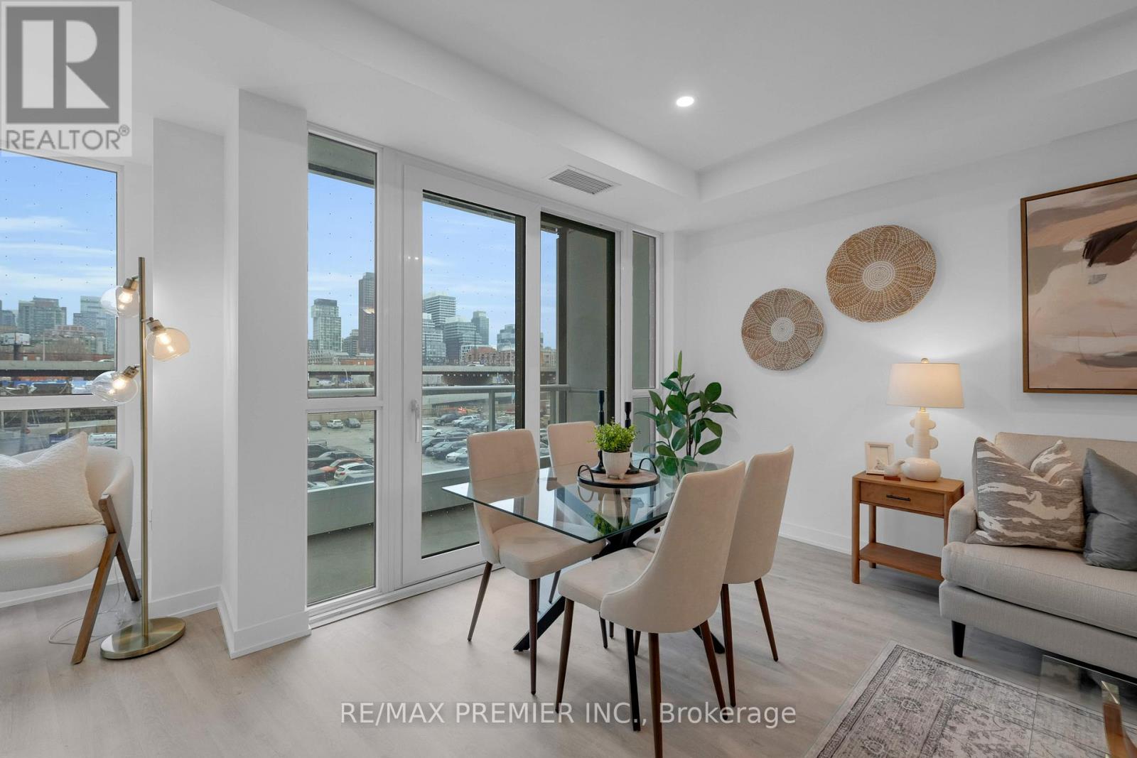 #332 15 RICHARDSON STREET - 21