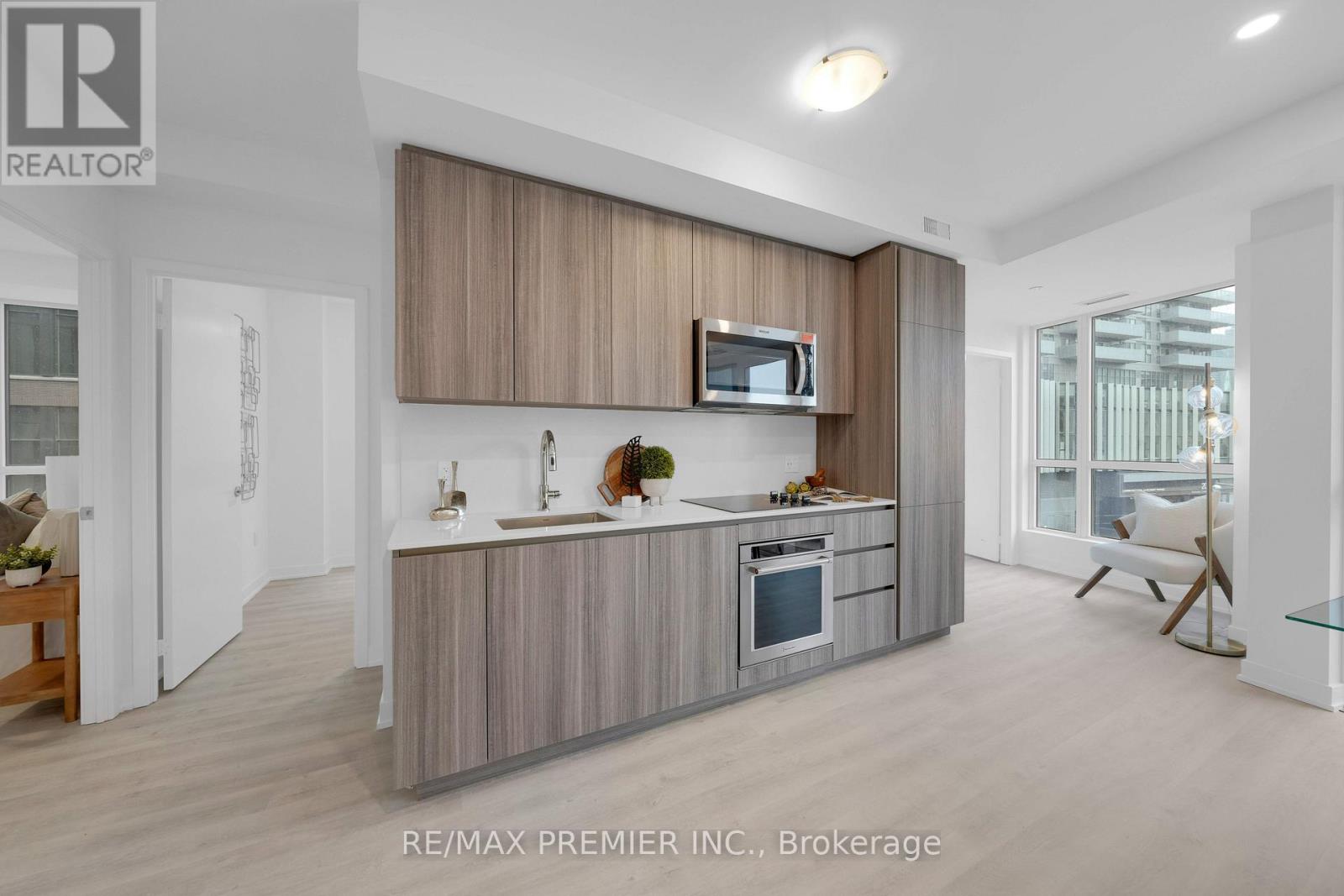 #332 15 RICHARDSON STREET - 24