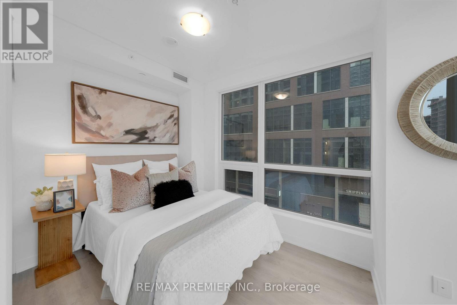 #332 15 RICHARDSON STREET - 31