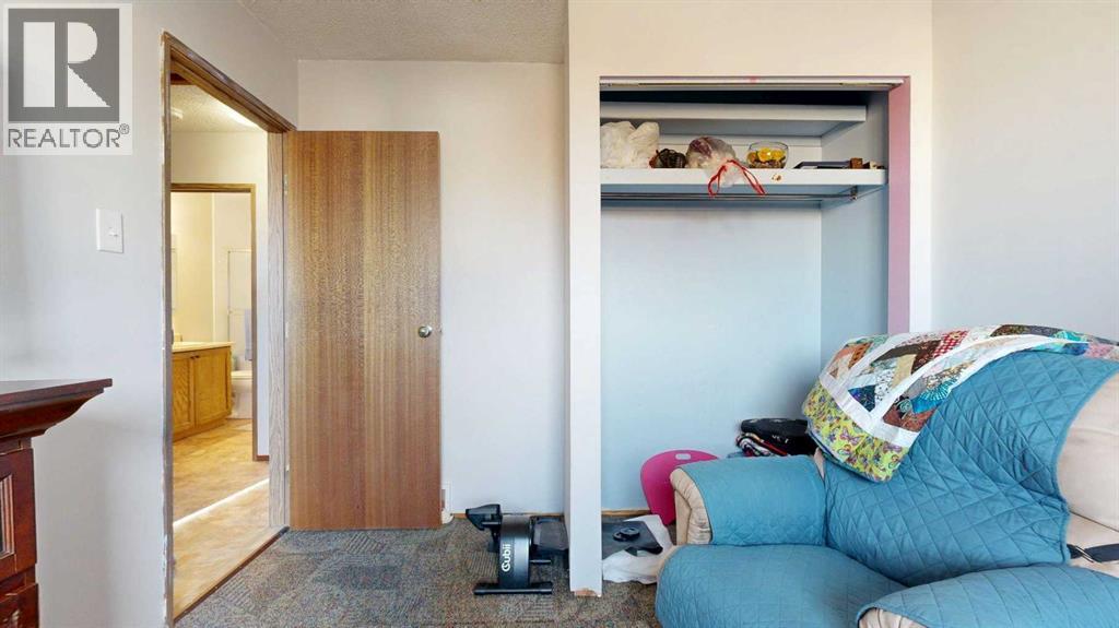 Single Family House 4 Level for Sale in  Leaside Avenue S Glendale Lethbridge 