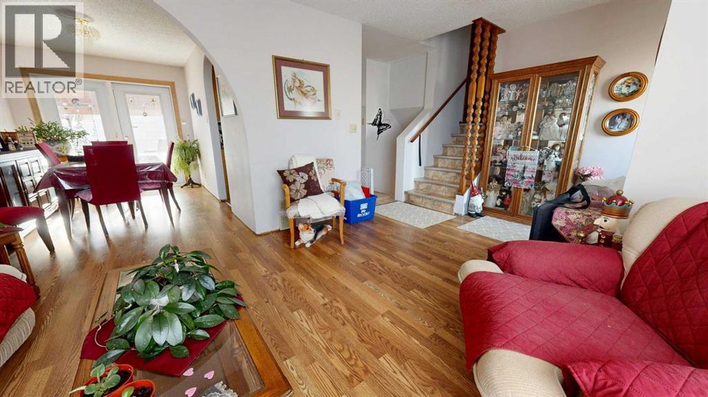 Single Family House 4 Level for Sale in  Leaside Avenue S Glendale Lethbridge 