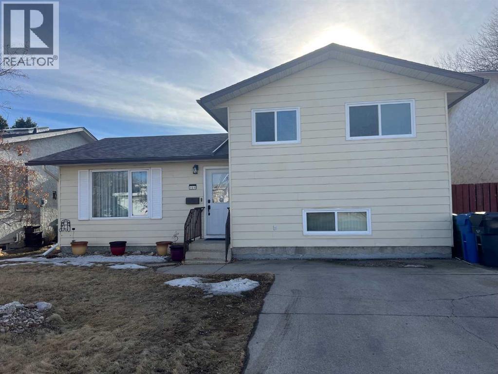 Single Family House 4 Level for Sale in  Leaside Avenue S Glendale Lethbridge 