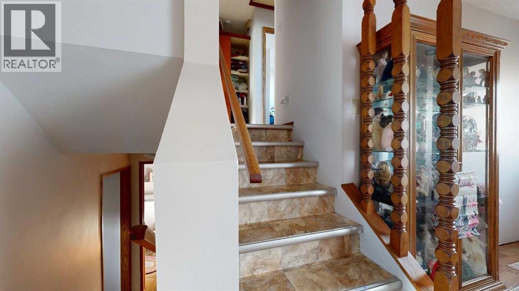 Single Family House 4 Level for Sale in  Leaside Avenue S Glendale Lethbridge 