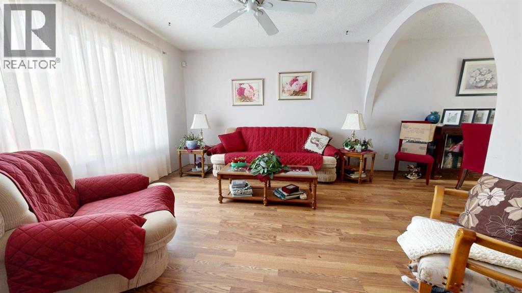 Single Family House 4 Level for Sale in  Leaside Avenue S Glendale Lethbridge 