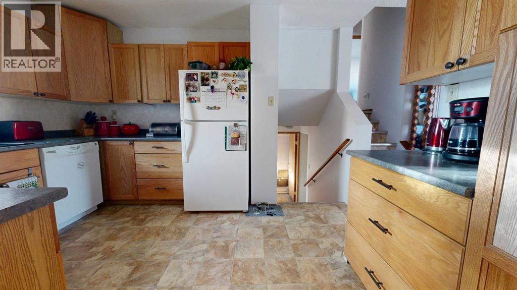 Single Family House 4 Level for Sale in  Leaside Avenue S Glendale Lethbridge 