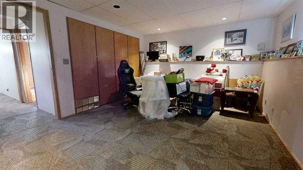 Single Family House 4 Level for Sale in  Leaside Avenue S Glendale Lethbridge 