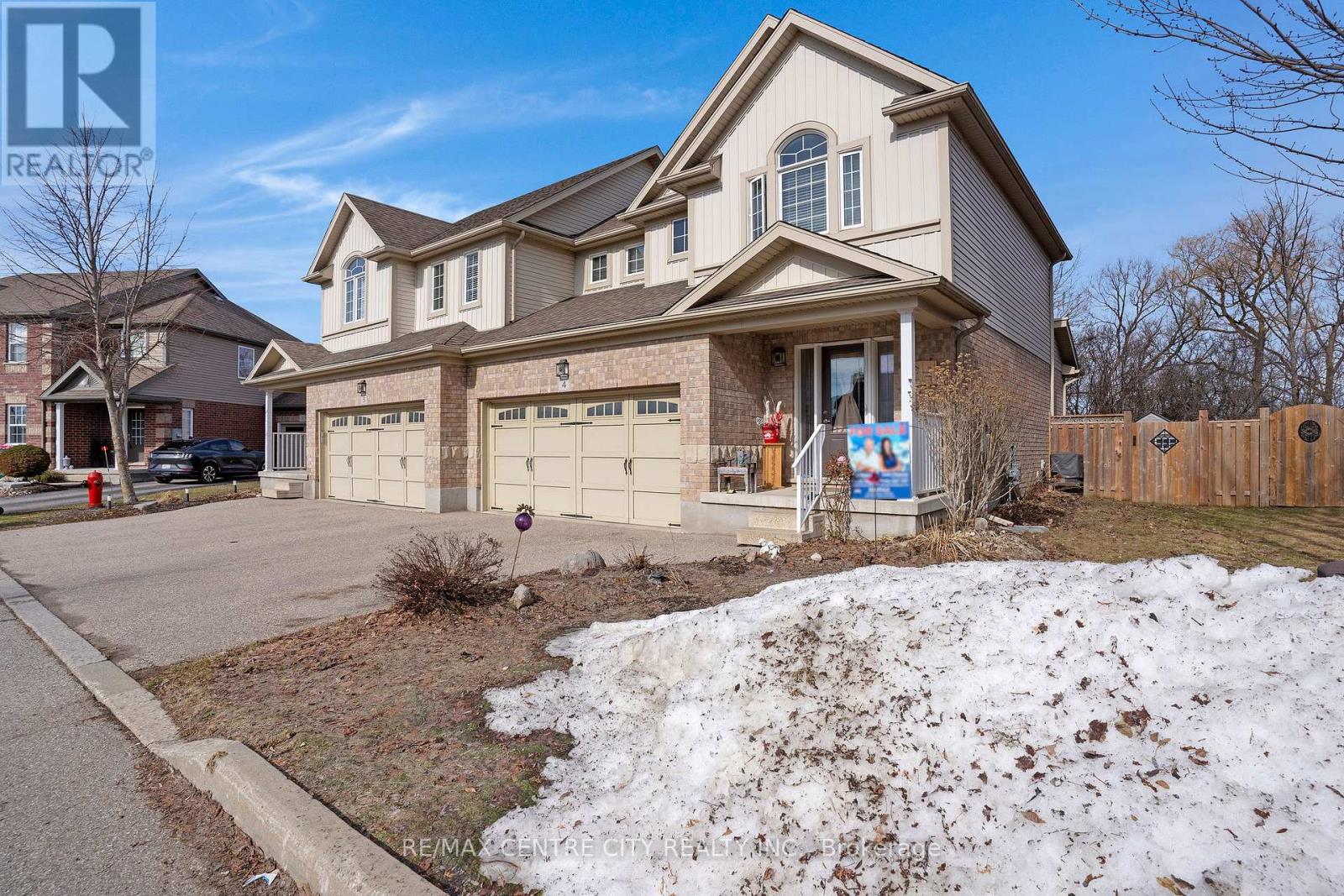 4 - 214 SNYDER'S ROAD E