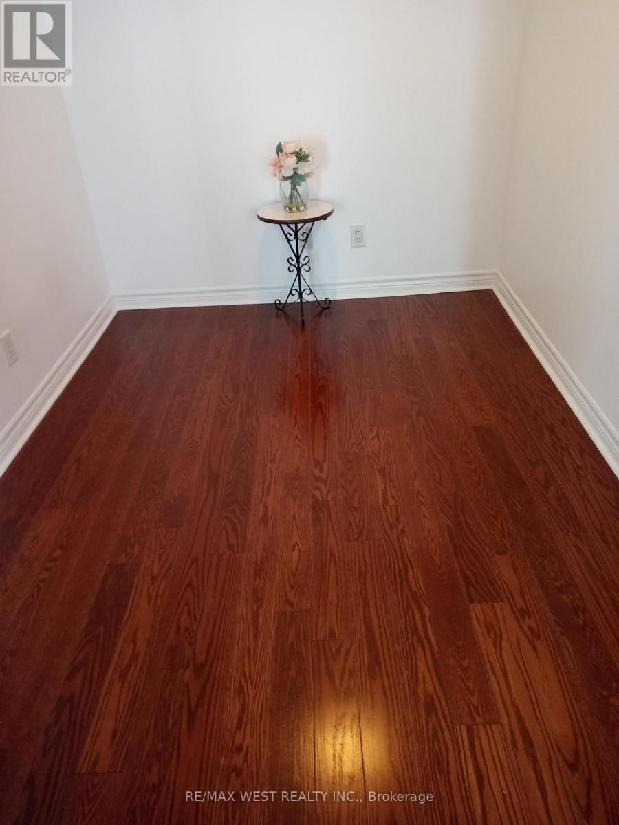 #522 27 REAN DRIVE - 18