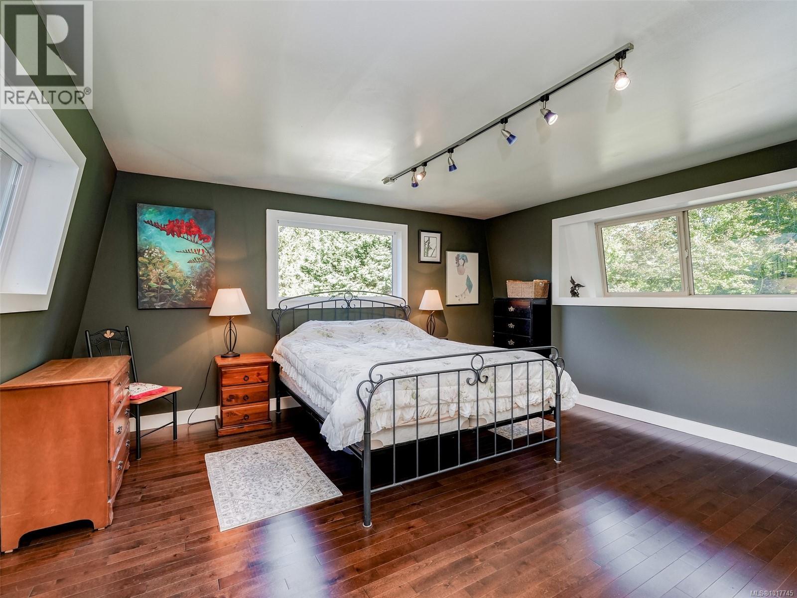 5530 Riverbottom Rd, Duncan