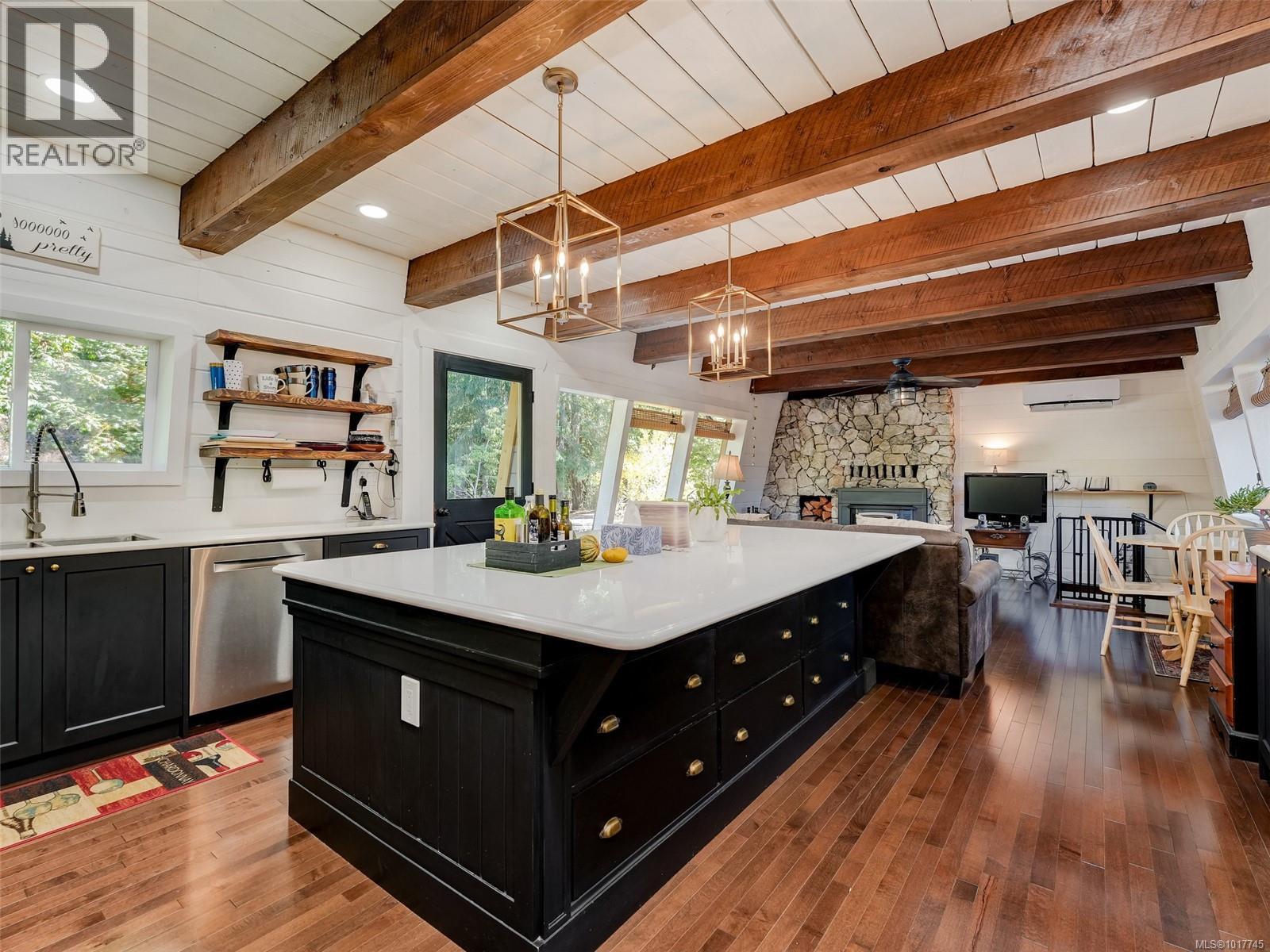 5530 Riverbottom Rd, Duncan