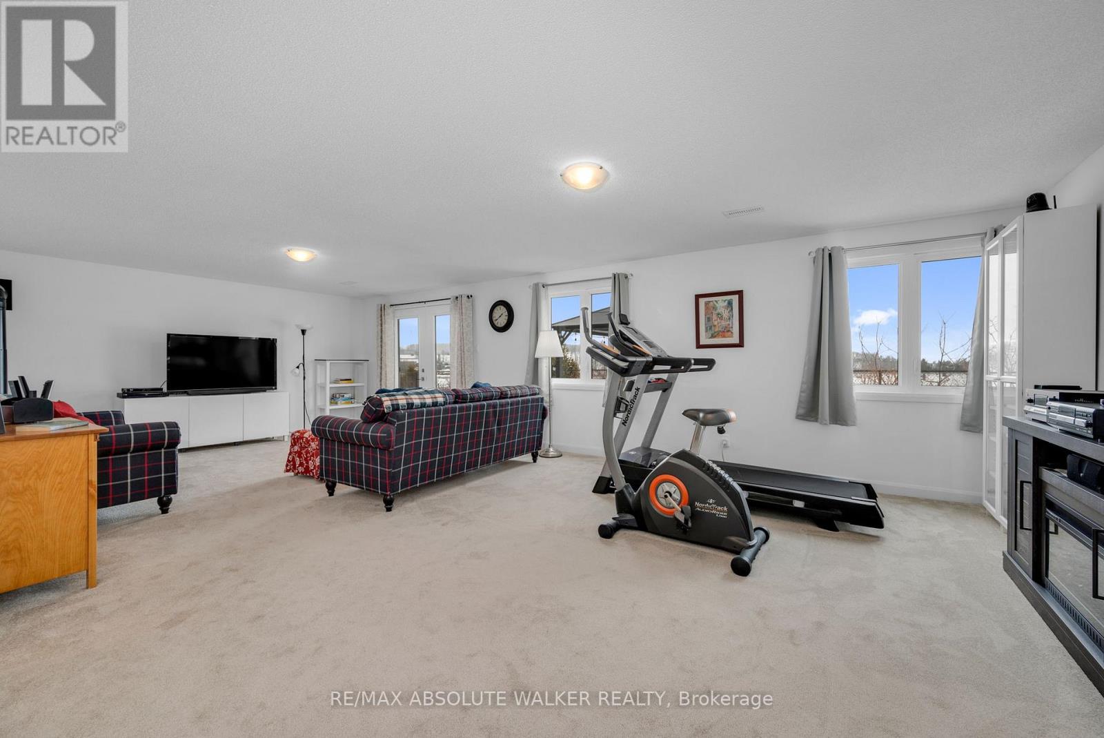 1013 DIAMOND STREET — photo 24