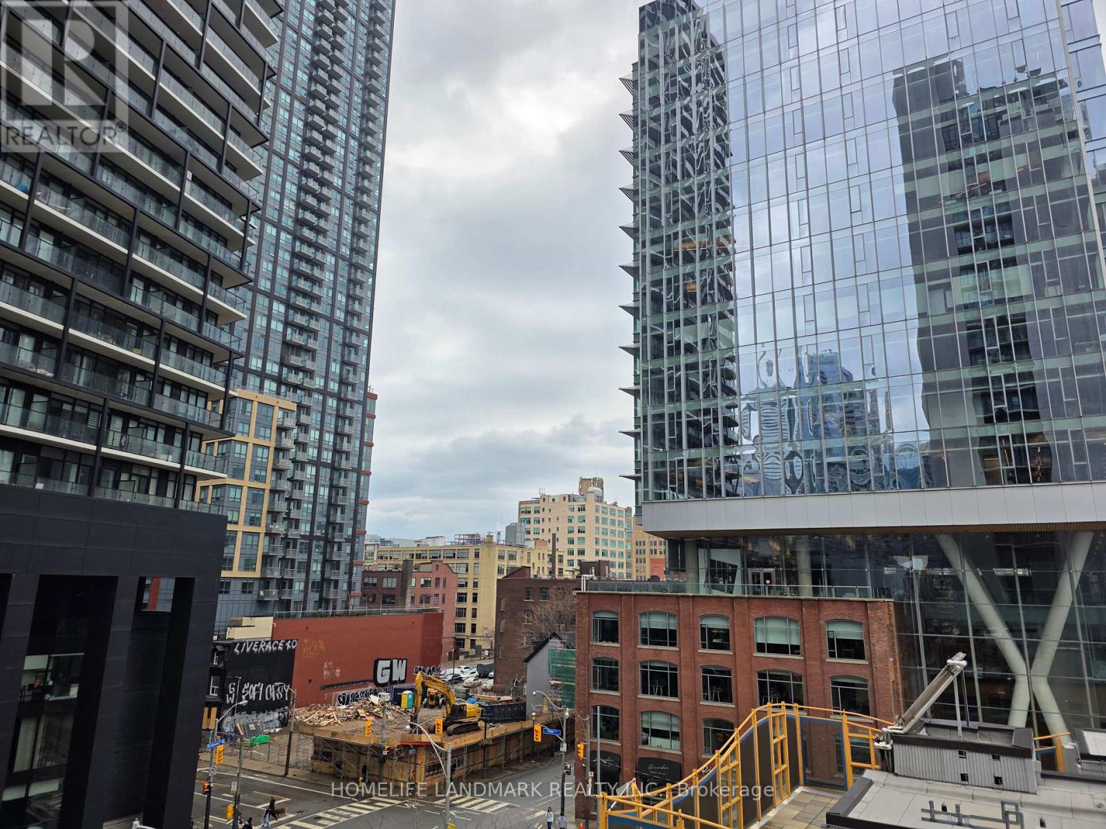 #605 330 RICHMOND STREET W - 13