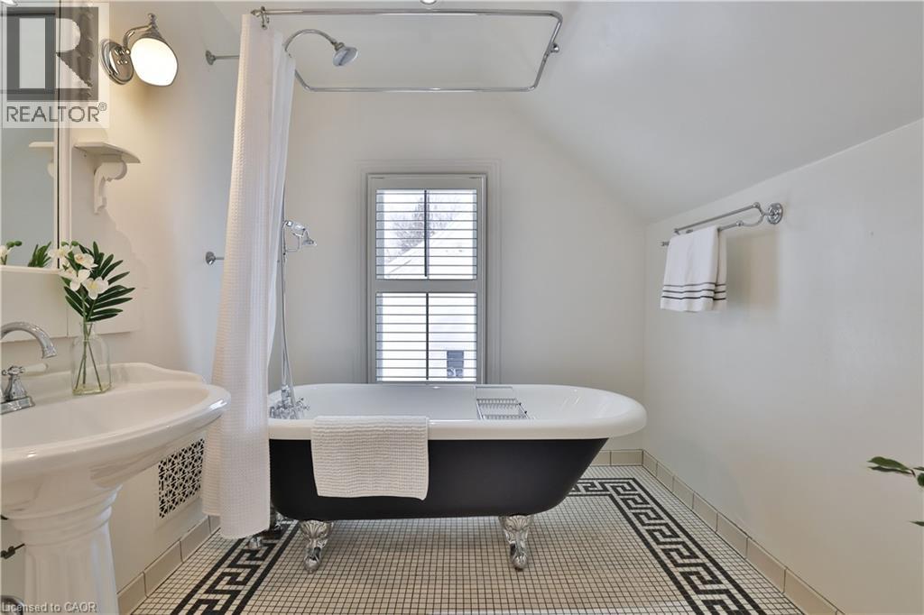 455 NELSON Avenue, Burlington, Ontario