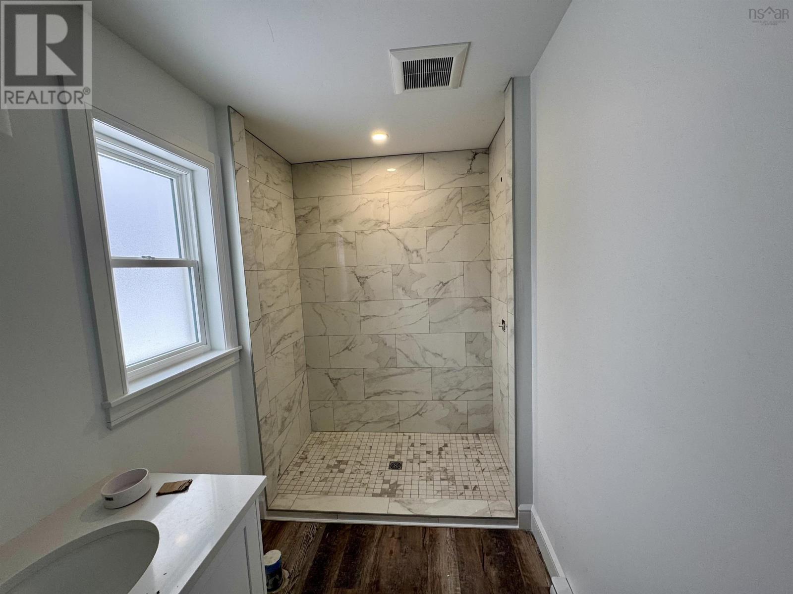 Property 10 of 14 of 29 Community Way