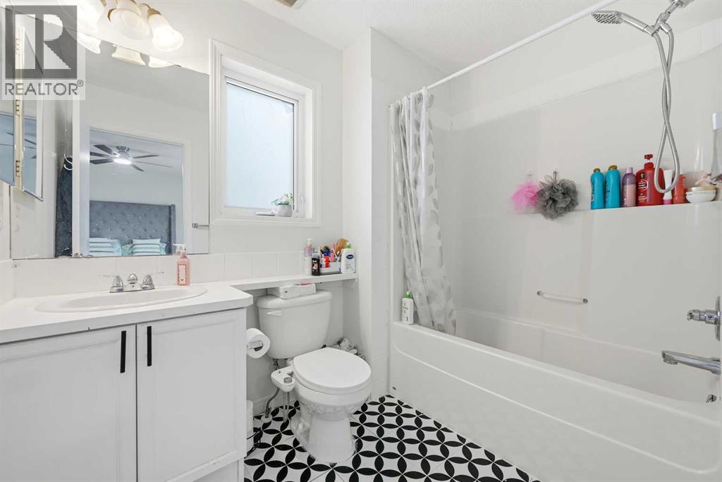 Single Family House for Sale in  New Brighton Green SE New Brighton Calgary 