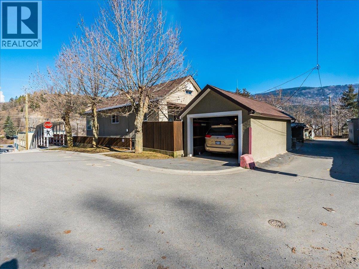 608 VICTORIA Street, Trail