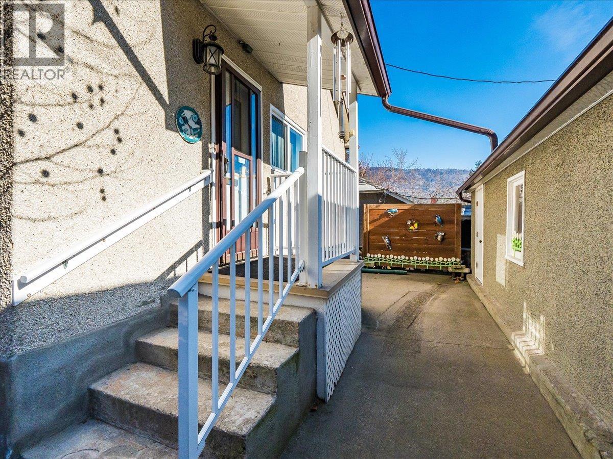 608 VICTORIA Street, Trail