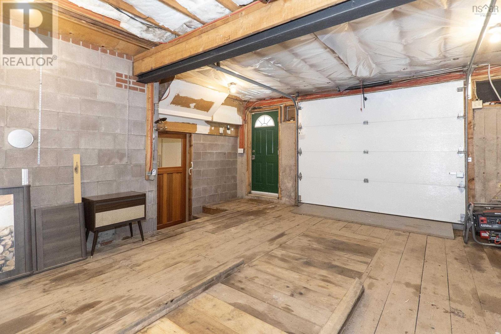 Property 44 of 50 of 3 Shore Lane