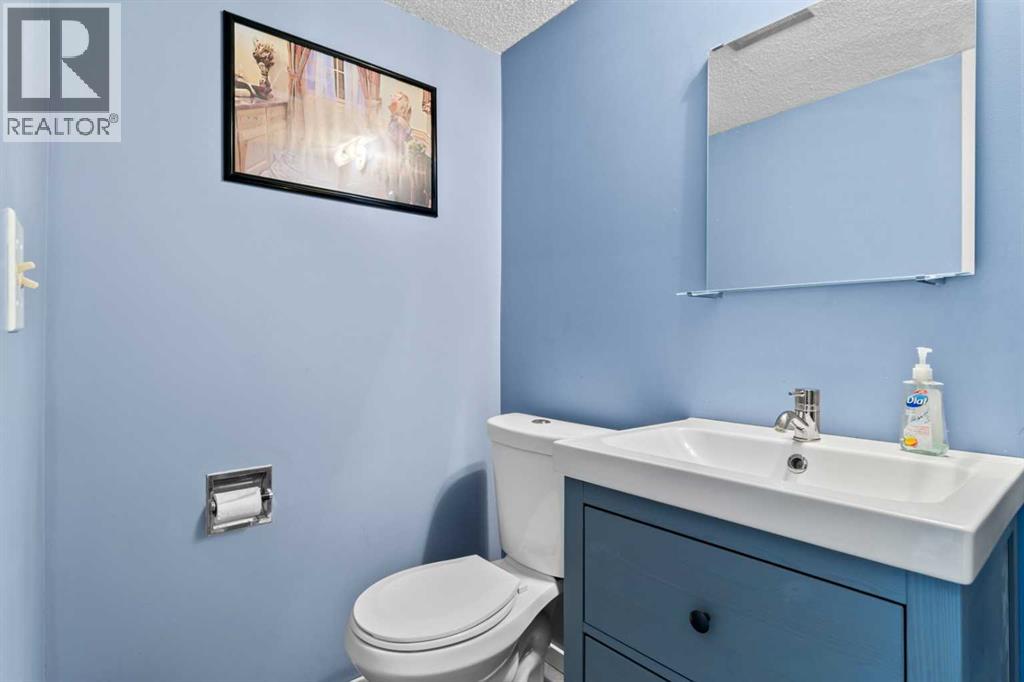 Single Family House for Sale in   Pennsylvania Road SE Penbrooke Meadows Calgary 