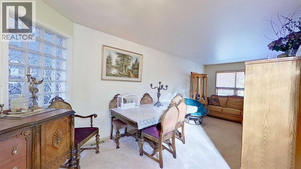 Single Family House for Sale in  Westmount Road NW West Hillhurst Calgary 