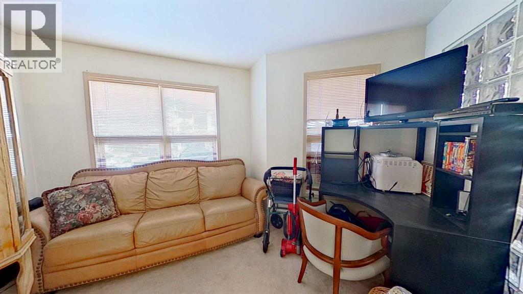 Single Family House for Sale in  Westmount Road NW West Hillhurst Calgary 