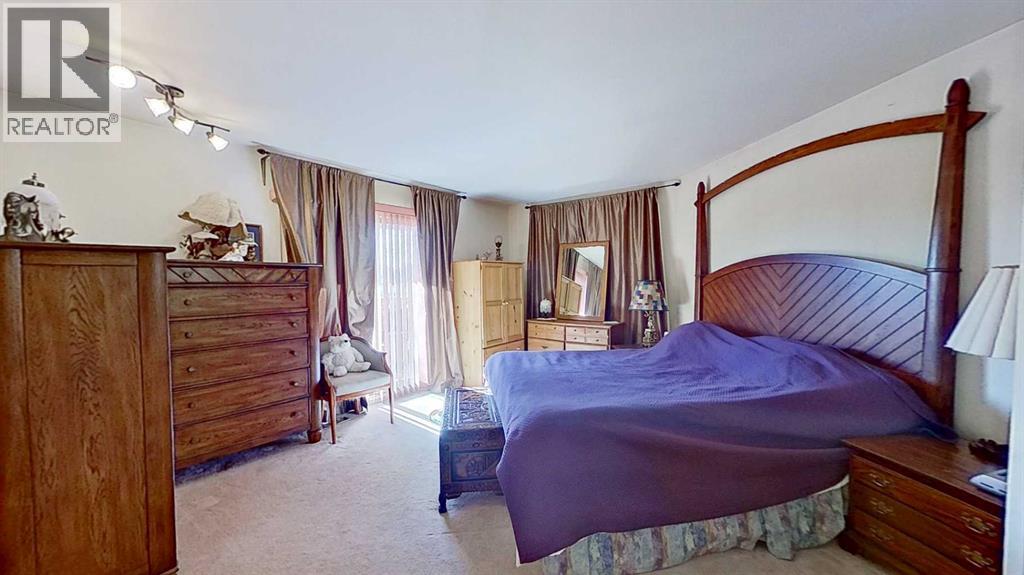 Single Family House for Sale in  Westmount Road NW West Hillhurst Calgary 