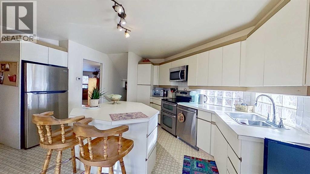 Single Family House for Sale in  Westmount Road NW West Hillhurst Calgary 