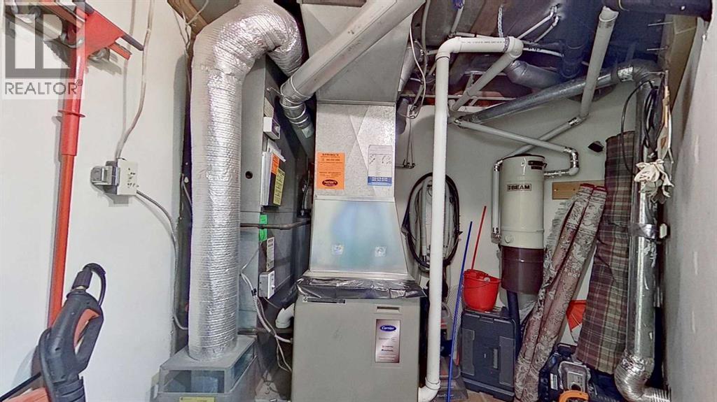 Single Family House for Sale in  Westmount Road NW West Hillhurst Calgary 