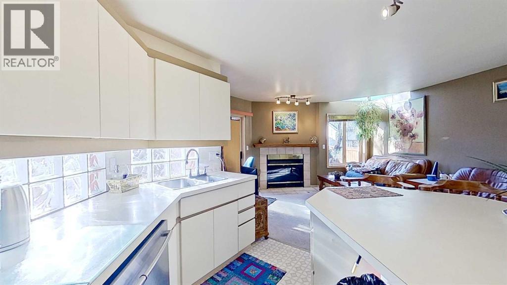 Single Family House for Sale in  Westmount Road NW West Hillhurst Calgary 