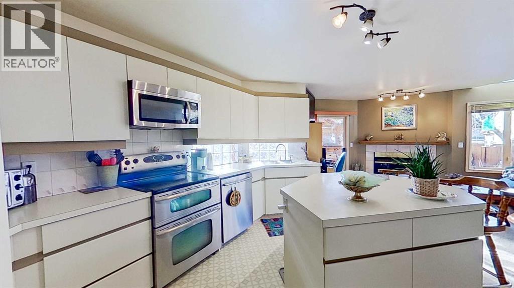 Single Family House for Sale in  Westmount Road NW West Hillhurst Calgary 