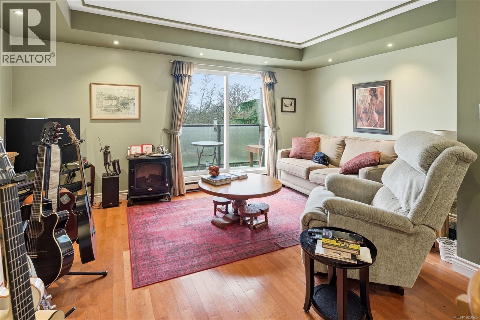 #207 991 Cloverdale Ave - 13