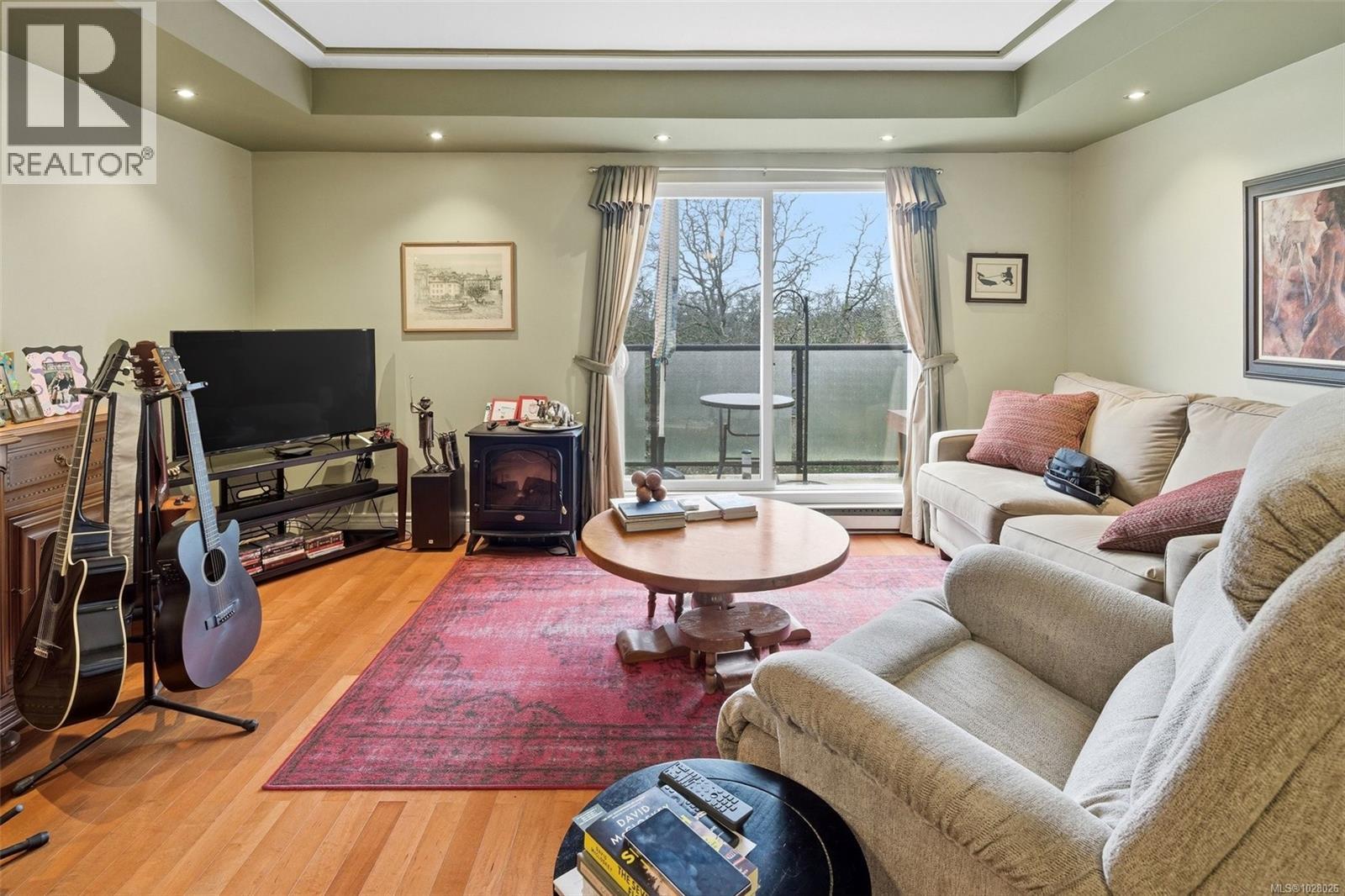 #207 991 Cloverdale Ave - 14