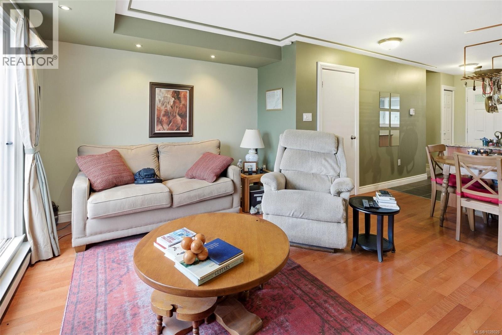 #207 991 Cloverdale Ave - 15