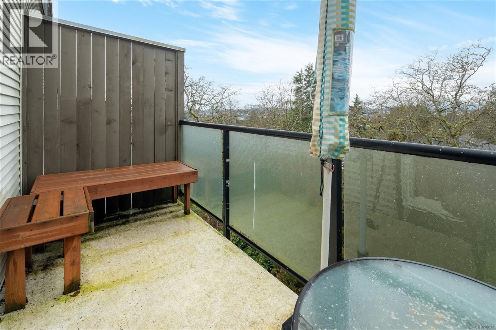 #207 991 CLOVERDALE AVE - 19