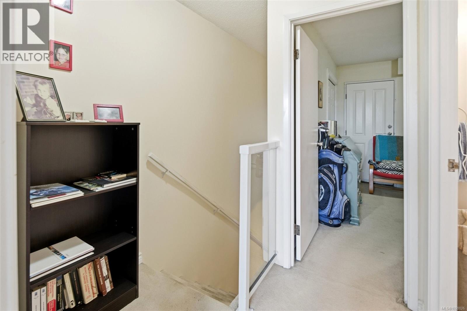 #207 991 Cloverdale Ave - 21