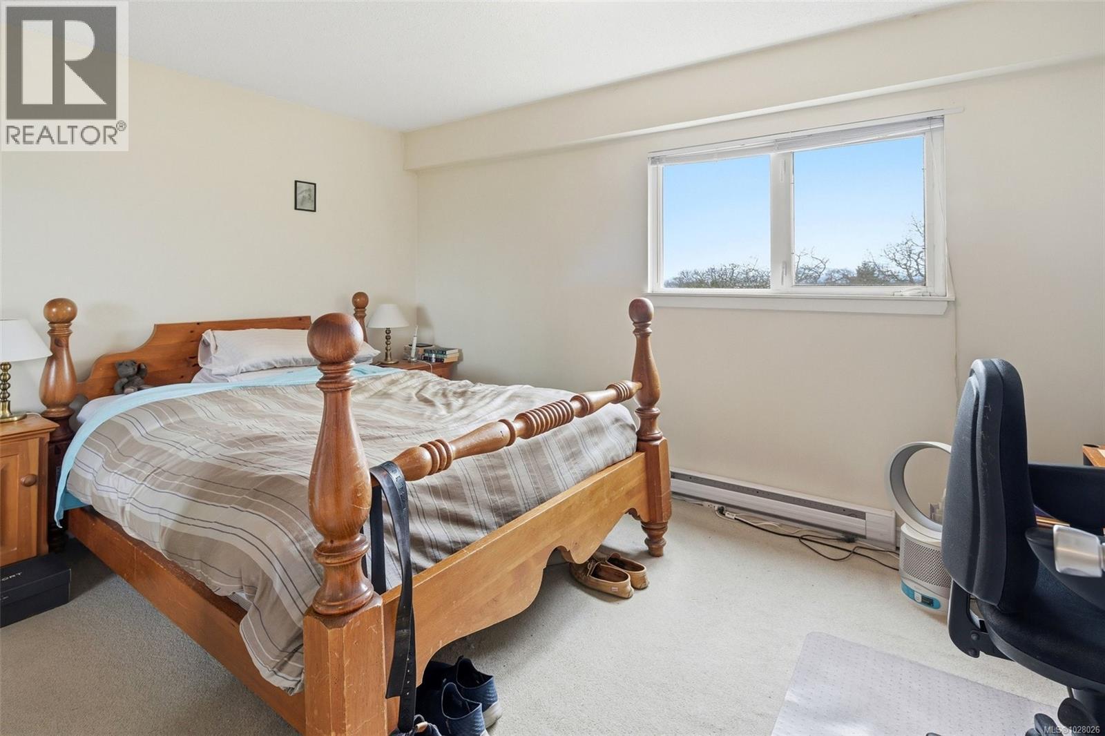 #207 991 Cloverdale Ave - 24