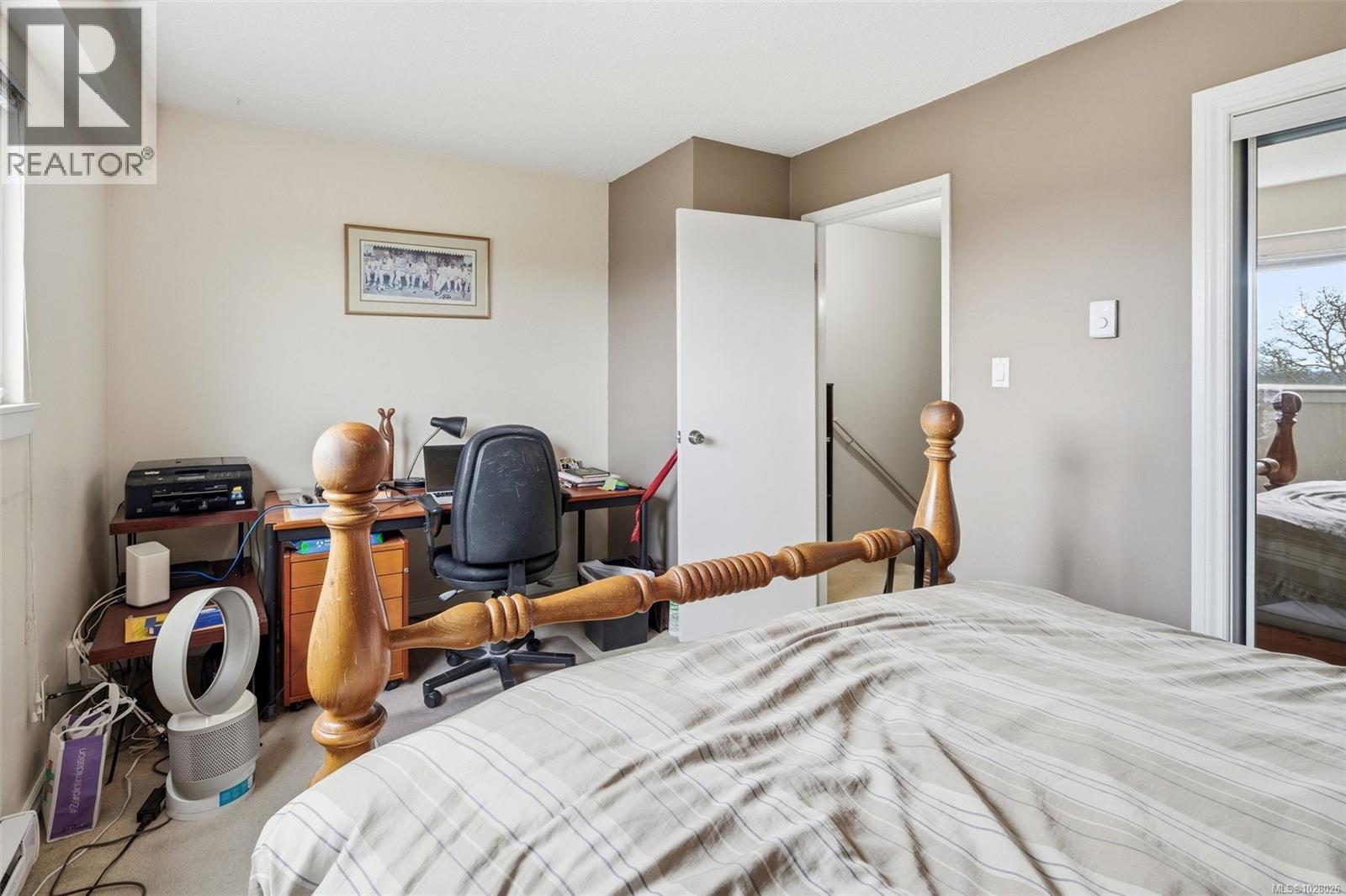 #207 991 Cloverdale Ave - 25