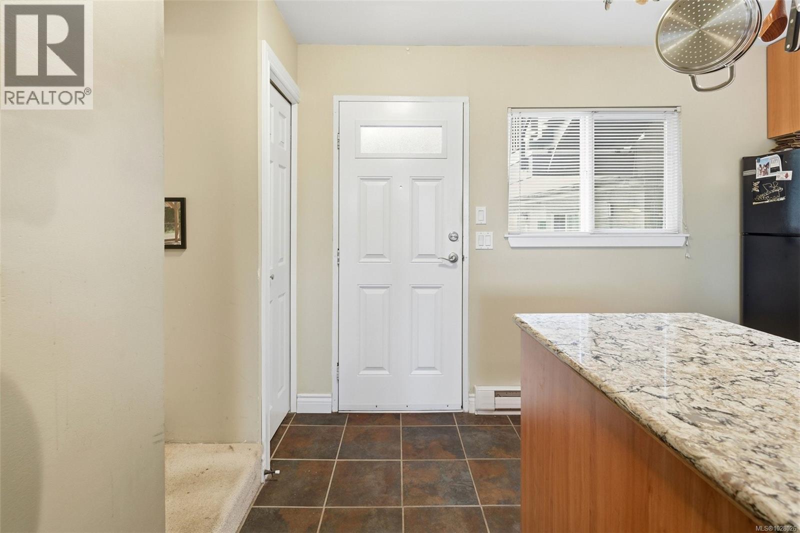 #207 991 CLOVERDALE AVE - 7