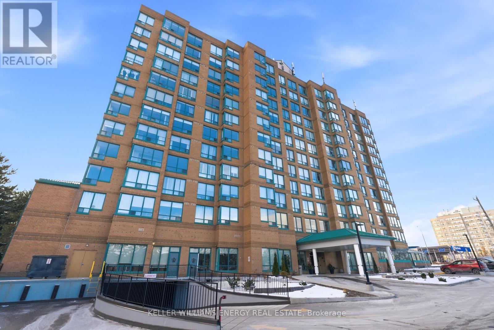 901 - 711 ROSSLAND ROAD E