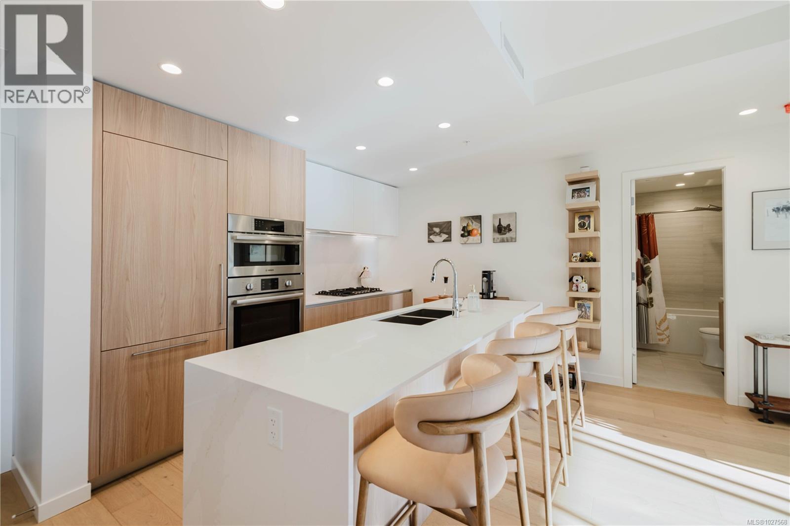 705 2000 Hannington Road, Langford